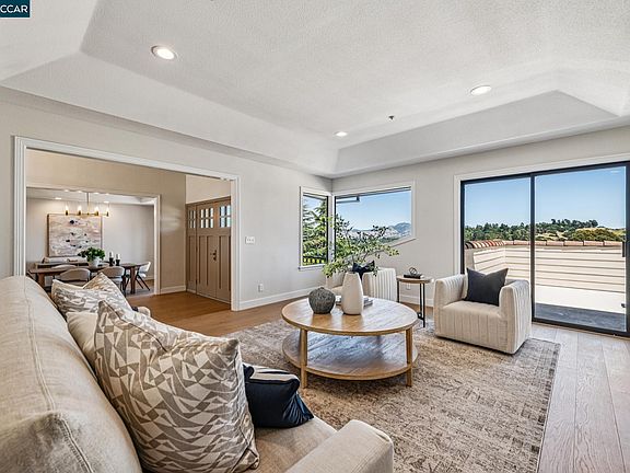 4th image of 6 Tanglewood Ln