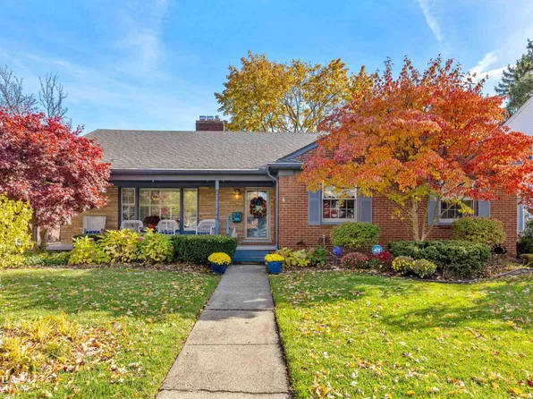 20130 Fairway Dr, Grosse Pointe Woods, MI 48236