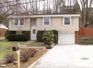 792 Cedarwood Dr, Pittsburgh, PA
