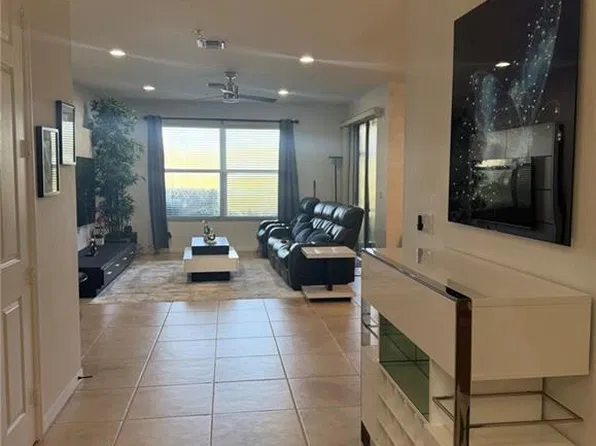 1370 Mariposa CIR #22105, NAPLES, FL 34105