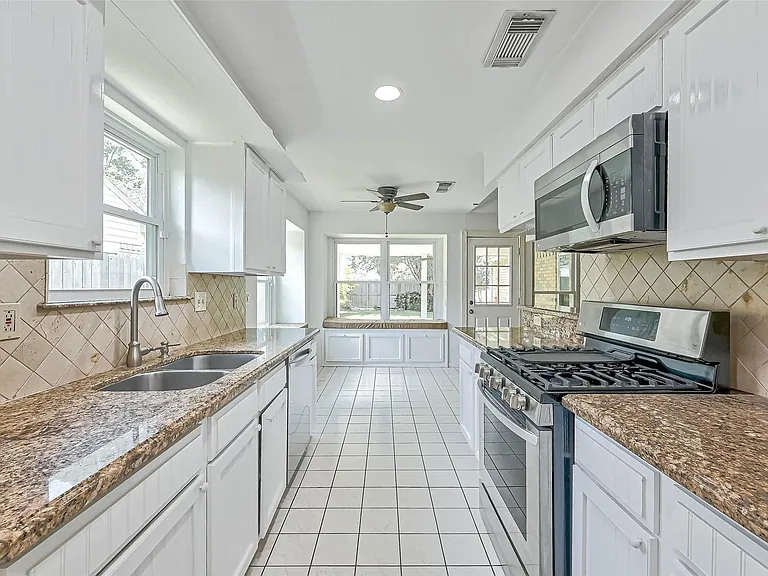 2922 Lakefield Way — Photo 14