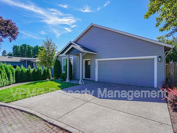 3rd image of 13801 NE 33rd Cir