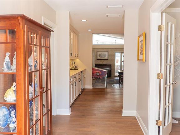 3rd image of 10425 Orange Grove Dr