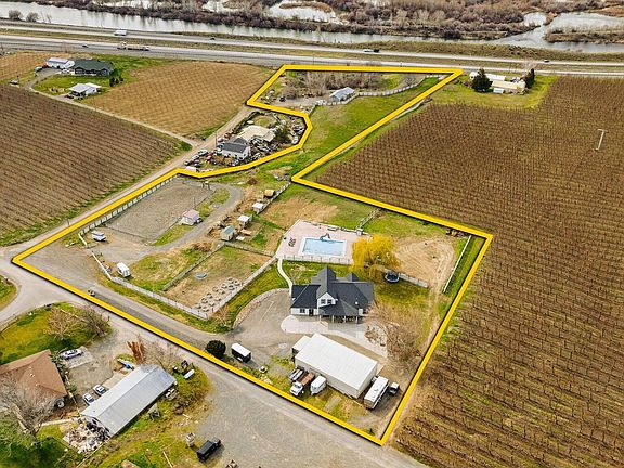 3rd image of 321 Gangl Rd