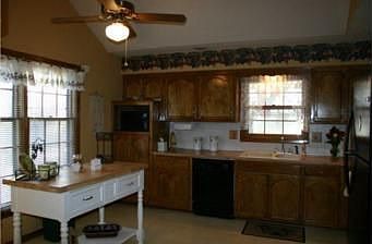 4th image of 400 SE Brownfield Dr