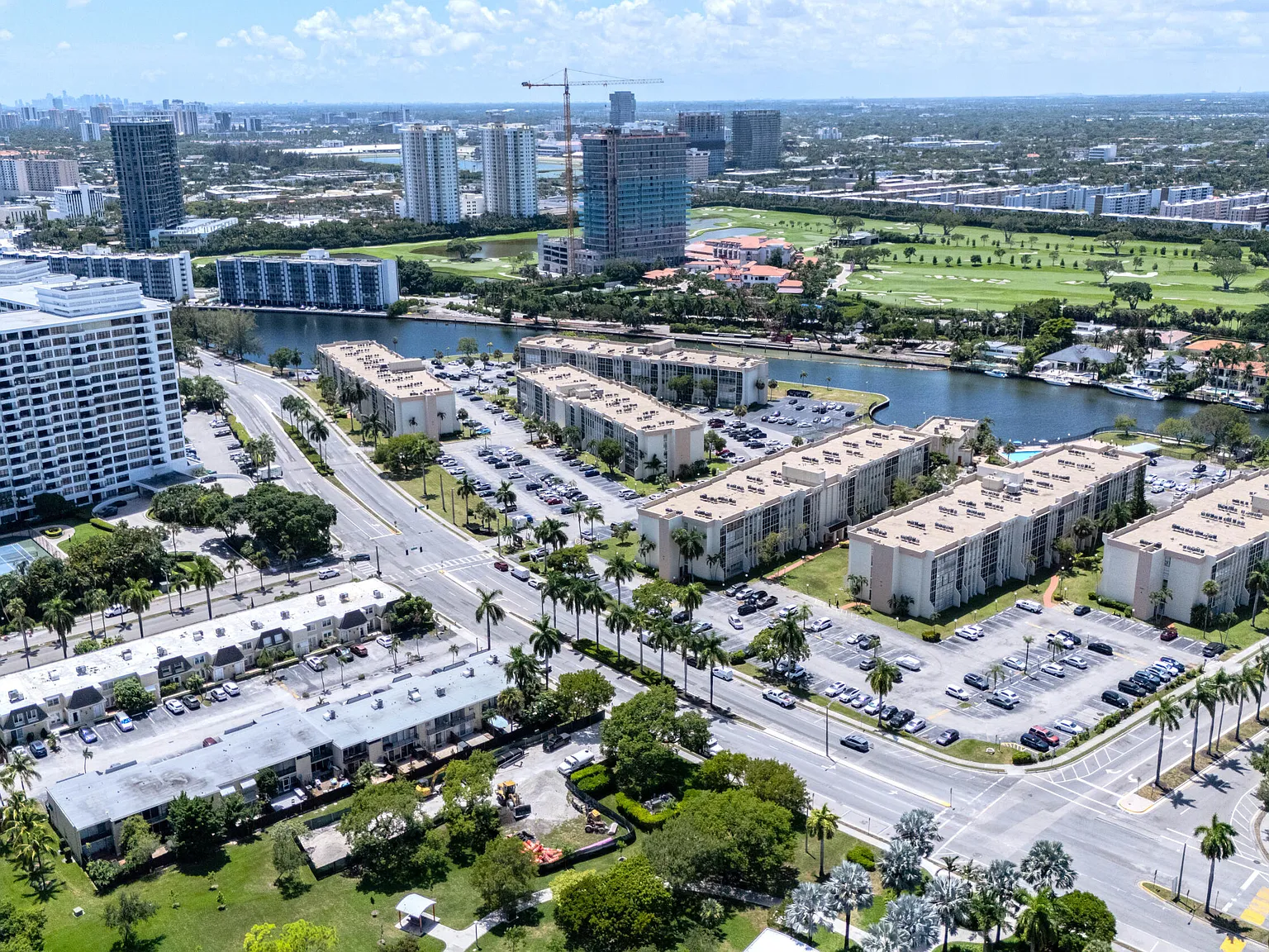 2 bed, 1.5 bath, 924 sqft, $2,100 — Photo 3