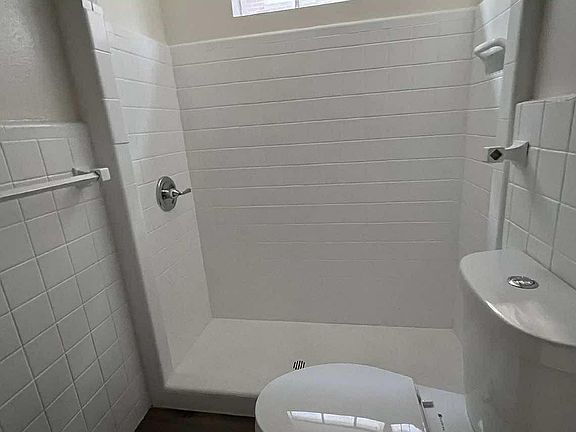 2nd image of 940 Old Orchard Ave #5