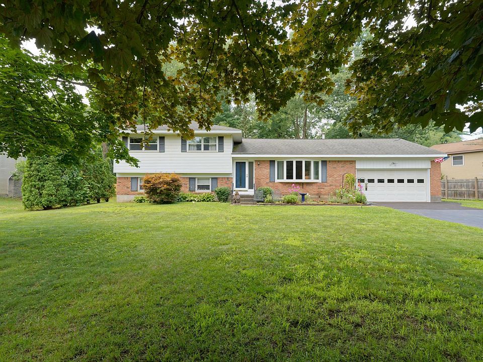 1st image of 5 Crestmont Dr