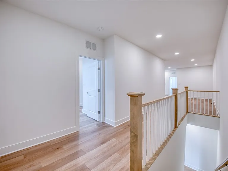 304 Highbridge Ln — Photo 24