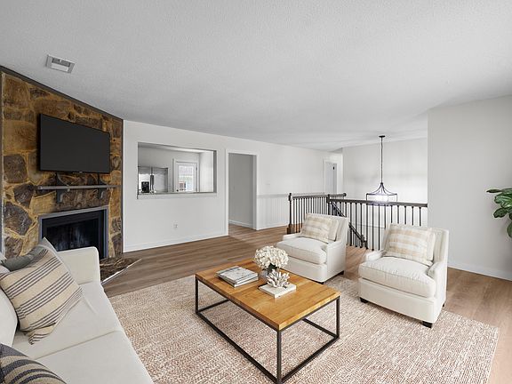 3rd image of 8 Stonecrest Dr