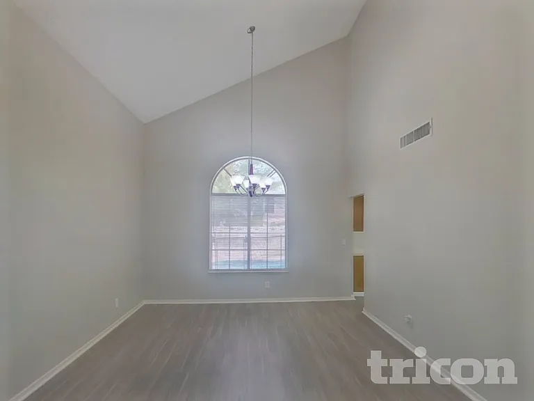 1947 Guinn Dr — Photo 3
