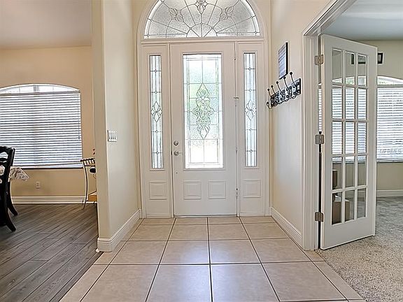 3rd image of 807 Cumberland Cir