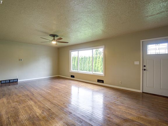4th image of 5913 NE 58th St
