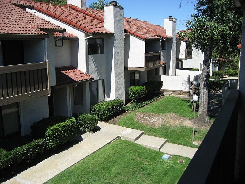 2nd image of 17 Madrid Ln