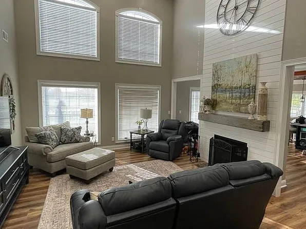 157 Clubhouse Dr, Georgetown, KY 40324