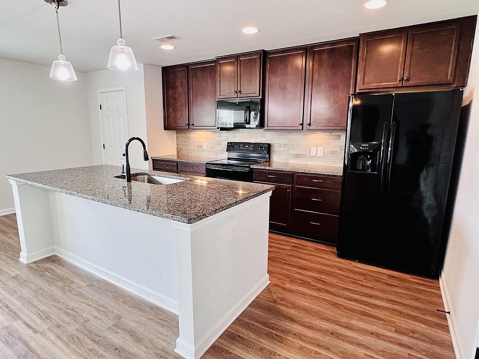 1st image of 307 Fenrose Dr