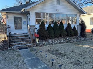 813 N Broadway Ave, Salem, IL 62881