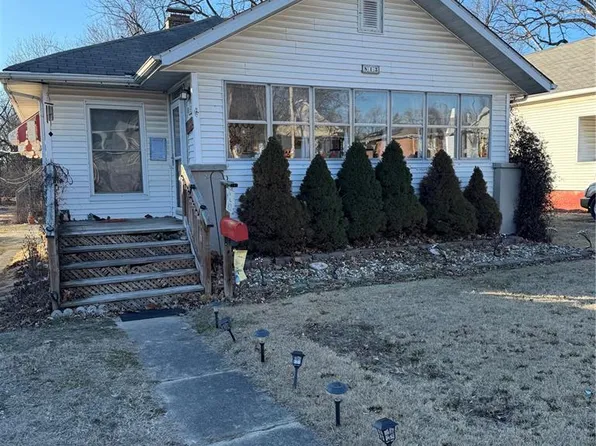 813 N Broadway Ave, Salem, IL 62881