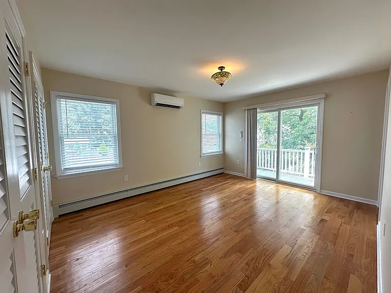 321 Hemlock St — Photo 6