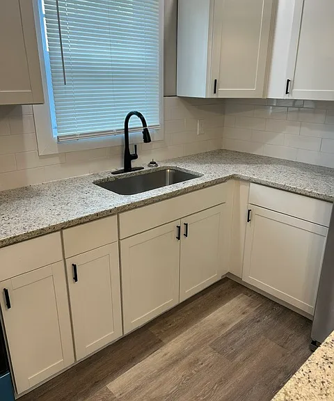 219 Jerry Dr — Photo 2