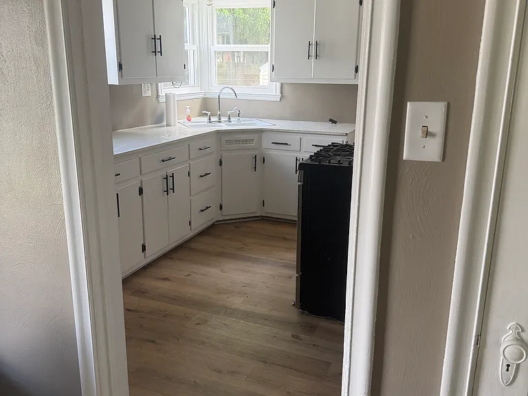 593 Cline Ave — Photo 3
