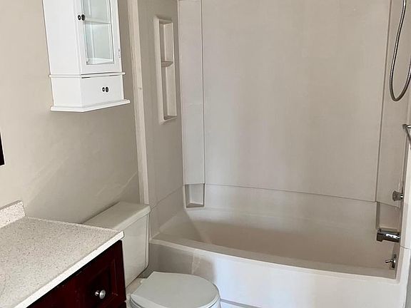 5th image of 416 Durham Ct #416