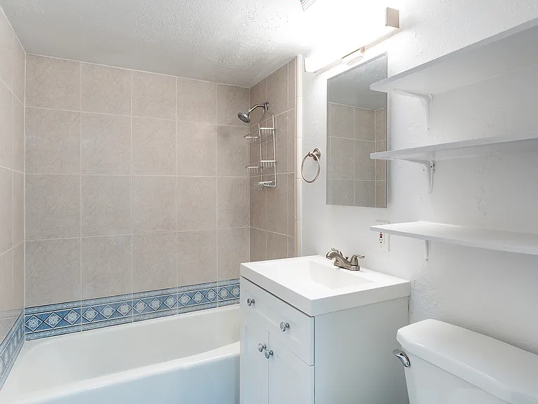 565 N Macnab Dr #A — Photo 15