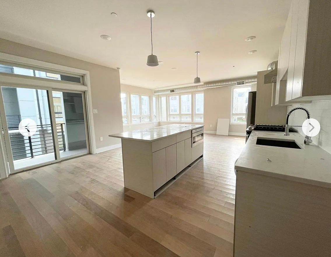 1 bed, 900 sqft, $2,200 — Photo 2