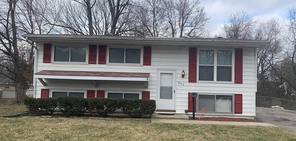 1st image of 806 Cypress Ct