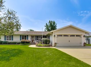 535 Gateshead N, Elk Grove Village, IL 60007