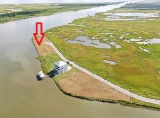 1325 Lagoon Dr, Crystal Beach, TX 77650