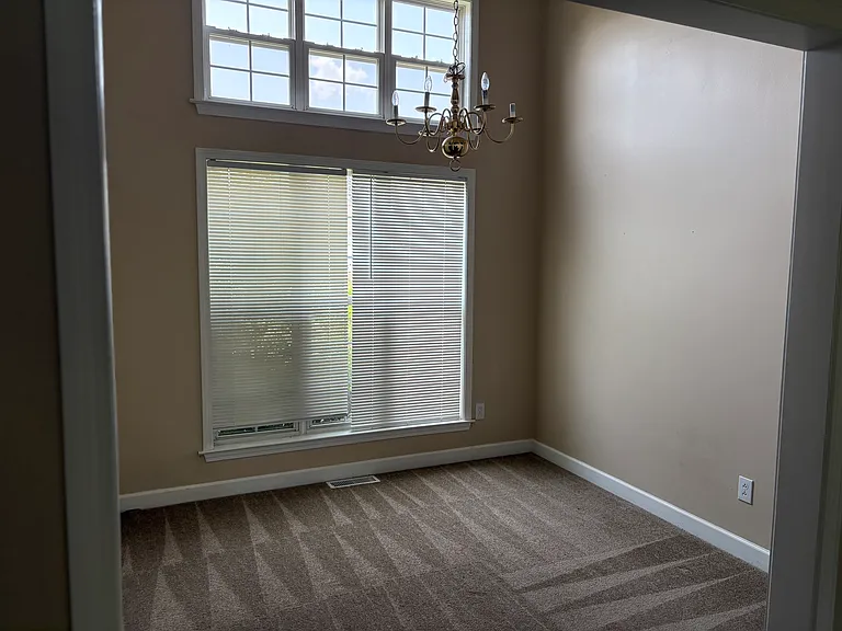 1108 McDonough Cir — Photo 4