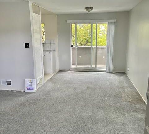 5th image of 480 Lincoln Cir