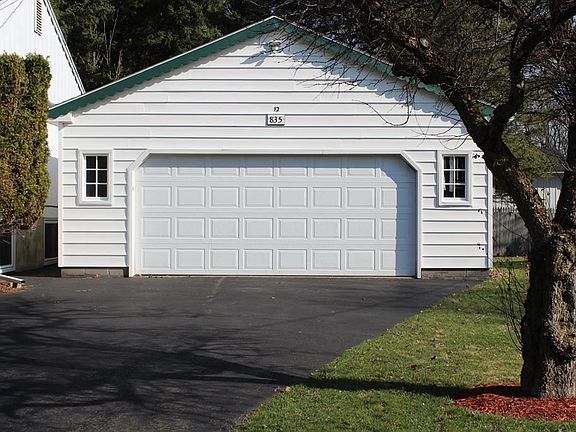 2nd image of 835 Lamont Cir