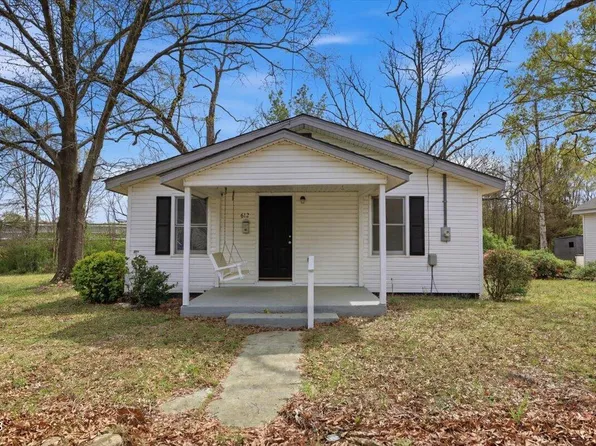 612 N 4th St, Smithfield, NC 27577