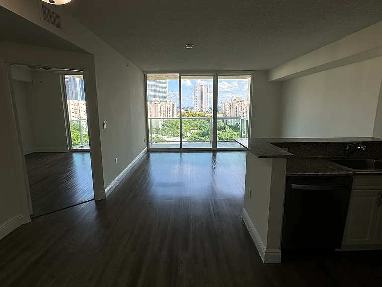 17000 N Bay Rd #801 — Photo 4