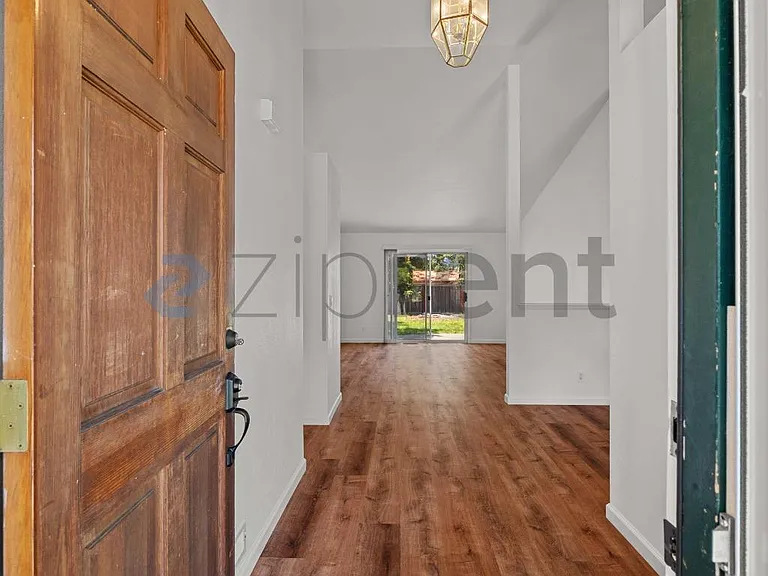 1425 Country Manor Dr — Photo 4