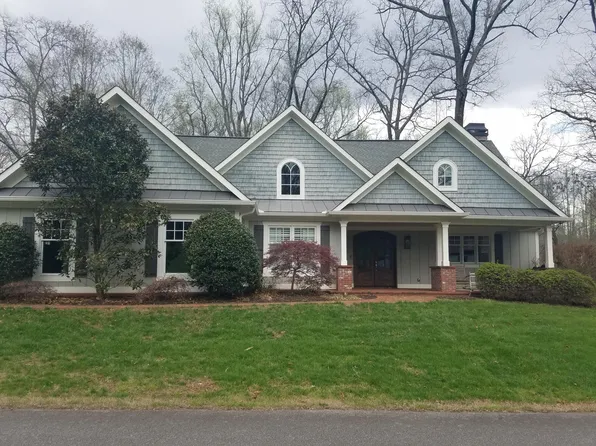 609 Cypress Pointe Ln, Hayesville, NC 28904