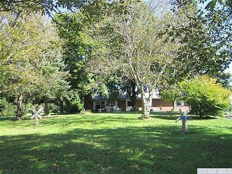 2nd image of 418 Old Post Rd