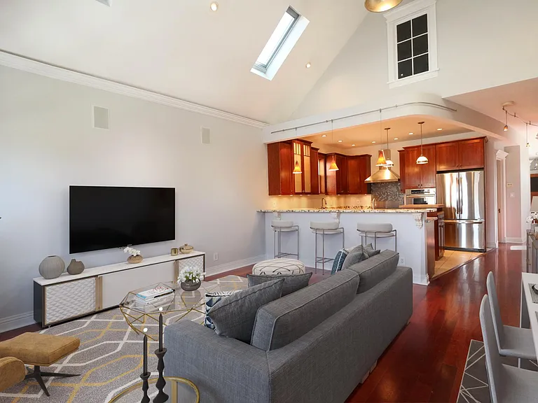 2131 W 18th St #2 — Photo 7