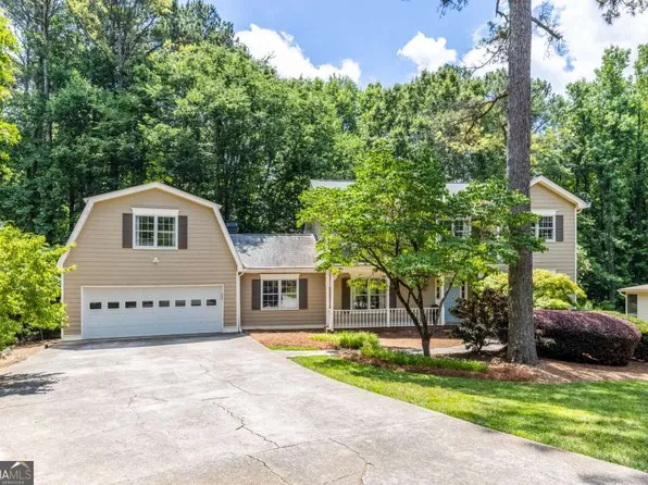 1025 Foxfire Dr, Lawrenceville, GA 30044