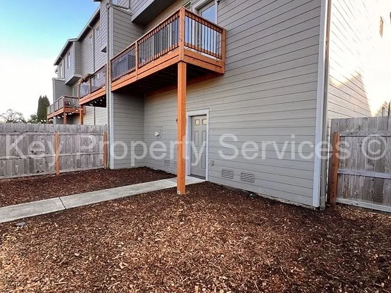 180 Loganberry Ct — Photo 23