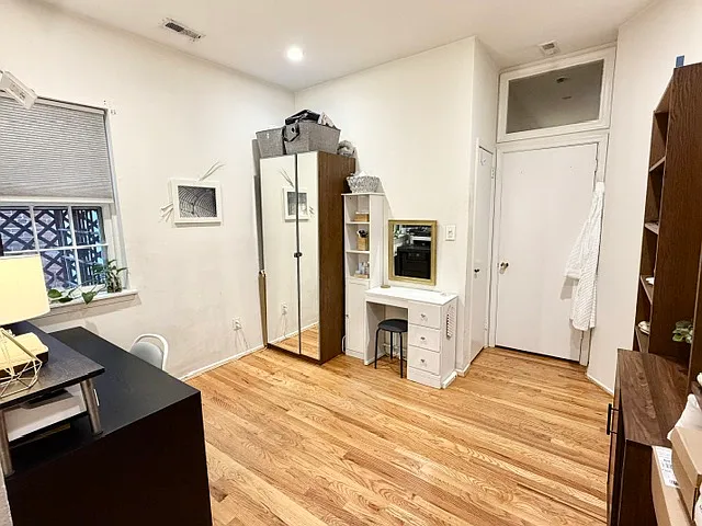 Extra Den for Office/Living/Multi media /Guest Bedroom