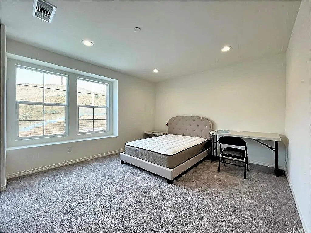 33 - 7492 Haystack Loop, Riverside, CA 92507 - 33 - 8 F2 Share Bath — Photo 3