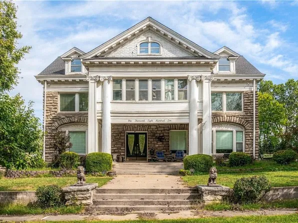 1810 E 48th Ter, Kansas City, MO 64130