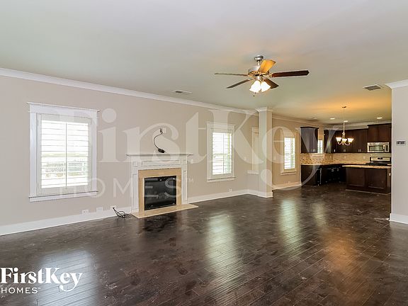 3rd image of 20 Aspen Ln