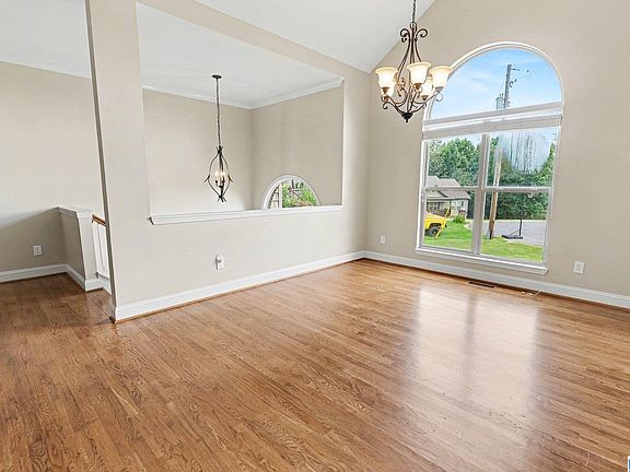 5th image of 2614 Blake Way