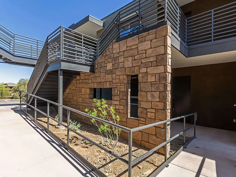 Pinnacle Vista Condominiums — Photo 20