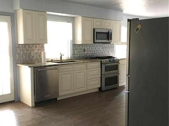 5th image of 1009 Alexandria Ave