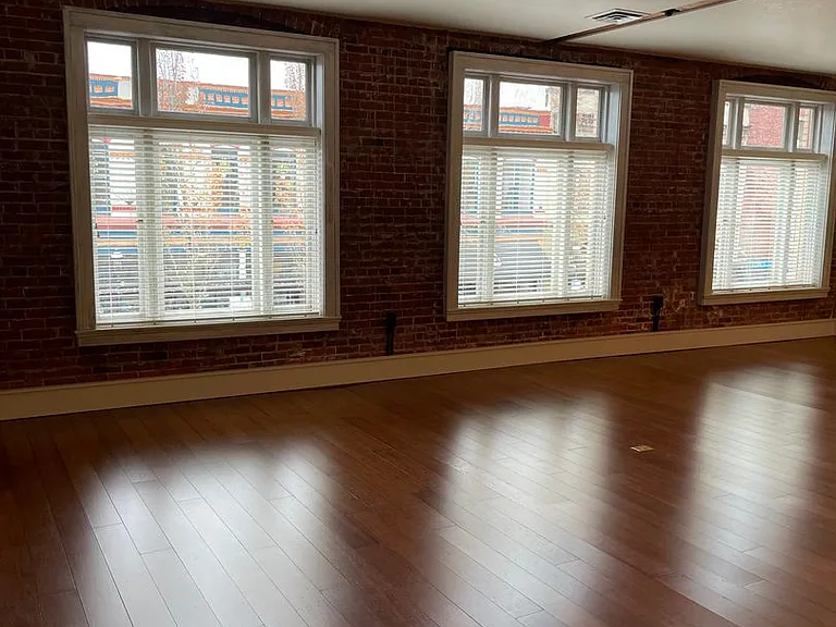 102 Liberty St NE — Photo 2
